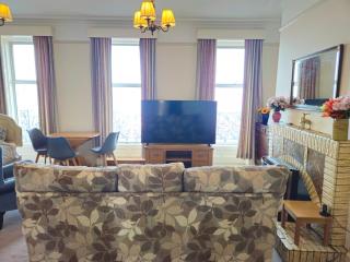The Lookout, Elegant Sea-View Apartment with Balcony, Private Parking - Weymouth - 6