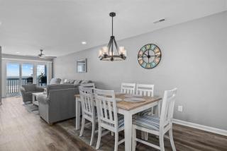 Oceanfront, Sunrise Views- Pool- 6 Beds- King Bed by myBeach Vacation Rentals - Myrtle Beach - 3