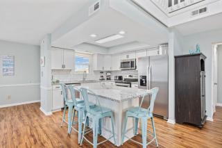 Coastal Charm Inlet Home with Spacious Living and 6 Beds by myBeach Vacation Rentals - Myrtle Beach - 8