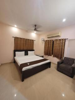 Five stones By Earth Hotel Vadapalani - 4