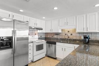 Luxury Oceanfront Condo with Pools, Hot Tub, Gym & Grill by myBeach Vacation Rentals - Myrtle Beach - 2