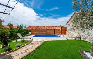 Beautiful Home In Lupoglav - 5