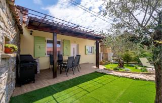 Beautiful Home In Lupoglav - 9