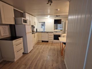 Cozy Basement Apartment in Leknes Shared & Affordable - 2