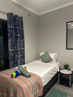 BlueHive guesthouse - Port Edward - 3
