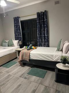 BlueHive guesthouse - Port Edward - 7