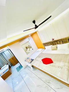 Hotel StayMore Premium Rooms and AC dorms - Maheshwar - 7