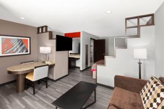 Ramada by Wyndham El Paso - El Paso - 1