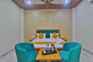 4Everstays by Ramayan Premium Suites Ultra Luxury Rooms & Restaurant With Free Parking And Free Wifi !! Best Family Preferred Hotel - Ayodhya - 6