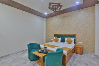 4Everstays by Ramayan Premium Suites Ultra Luxury Rooms & Restaurant With Free Parking And Free Wifi !! Best Family Preferred Hotel - Ayodhya - 7