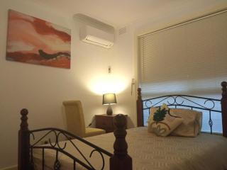 Garden Guesthouse - Melbourne Airport Accommodation - 2