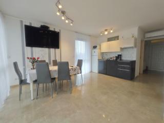 Jenna Apartments - Sindy - 5