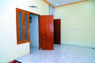 Entire home in Modipuram - Jāmb - 1