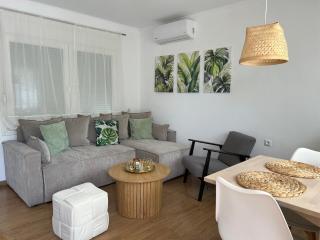 Abigails Pool House - Kalivia - 9