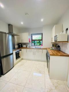 Robins Cottage - - 6