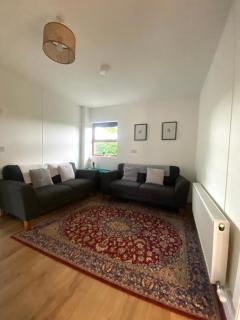 Robins Cottage - - 7