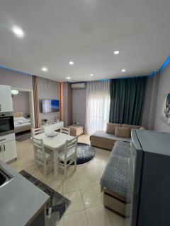 Flower Apartment Golem - Golem - 1