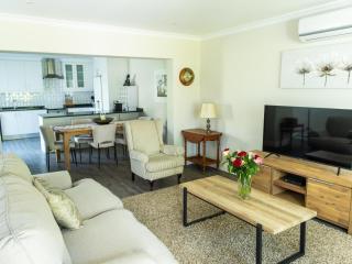 Bella Casa Luxury 2-Bedroom Apartment - 9