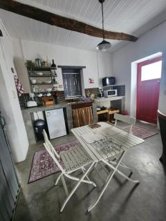 Little Artist Cottage - 2
