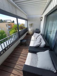 Stylish 2-BR apartment, 100 sqm ǀ AC, Free parking, Terrace with City Views - Koliba - 4