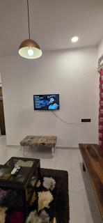 Bollywood House 2 bhk Apartment - Mumbai - 3