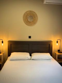 Joannas Airport Luxury Rooms - Artemida - 2