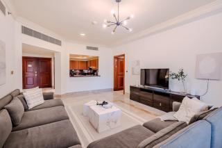 Stylish 2 bedroom apartment with Maid Room I Fairmont South Residence I Palm Jumeirah - Dubai - 7