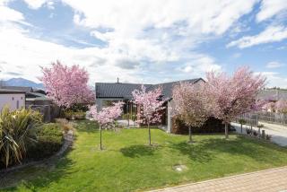 Mountain views in Meadowstone - 9