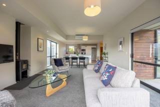 Mountain views in Meadowstone - Wanaka - 2