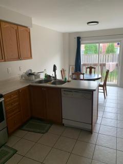 Upstairs Single Bedroom shared Kitchen & Bathroom - Brampton - 2