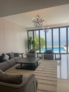 سحر المحيط لتأجير بيوت العطلات ocean magic luxury 4BR villa with privet pool, direct sea view,sharm-Al Dana Villa, Al Dana island by ocean magic holiday homes - Adh Dhayd - 3