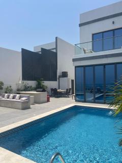 سحر المحيط لتأجير بيوت العطلات ocean magic luxury 4BR villa with privet pool, direct sea view,sharm-Al Dana Villa, Al Dana island by ocean magic holiday homes - Adh Dhayd - 8