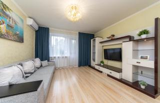 2 rooms apartment near metro Teremky - Kiev - 0