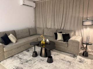 شقة بغرفة نوم وصالة ومطبخ بتصميم مميز وأنيق - Riyad - 6