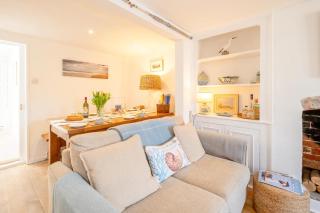 Seahorse Cottage, Aldeburgh - sleeps 4 - Adult only property - Managed by Aldeburgh Coastal Cottages - 3