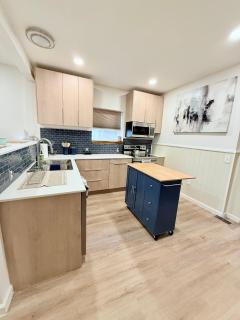 Modern 3BR Home Near WashU and Hospitals with Parking - University City - 8