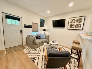 Modern 3BR Home Near WashU and Hospitals with Parking - University City - 7