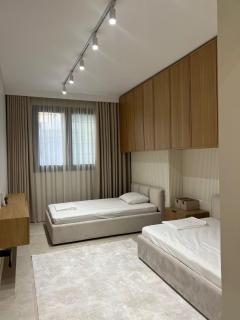 LuxiStay by Desi - Polisi i Vogël - 1