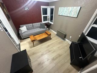 Artistic Apartment Near Downtown - Victoria - 3