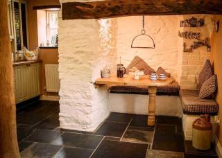 Charming Welsh Cottage - Johnston - 3