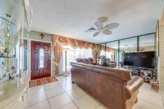 < 4 Mi to Hard Rock Stadium: Miramar Home w/ BBQ! - 4