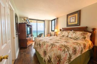 Sunbird Resort 11th Floor Free Beach Chairs - by Sunbird Rentals - 9