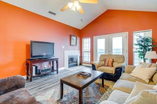 Community Perks Scenic Lake Travis Getaway! - Lago Vista - 8
