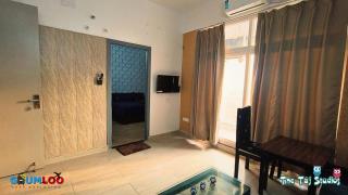 Best Luxuries Stay in Noida #Metro Station #Club #Party #Cafe Spectrum metro - Noida - 4