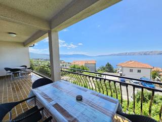 LEO APT NV - Apartment for 6-7 persons with balcony - Novi Vinodolski - 0