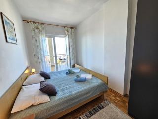 LEO APT NV - Apartment for 6-7 persons with balcony - Novi Vinodolski - 1
