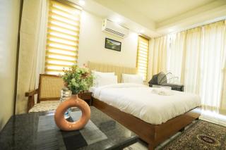 Peaceful City Paradise with King Bed & Tub - Gurgaon - 9