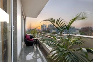 Peaceful City Paradise with King Bed & Tub - Gurgaon - 2
