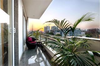City Oasis w bathtub n balcony - Gurgaon - 3
