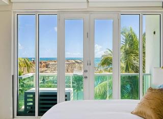 Oceanview Sub Penthouse, Walk to Beach & Pool - San Juan - 2